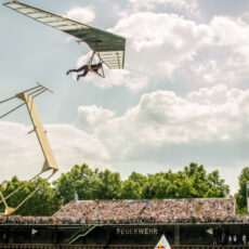 Wiesbadener haben Flüüüügel! Weltrekord vor 150.000 Zuschauern beim Red Bull-Flugtag