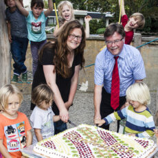 Neues Klettergerüst und riesige Dankeschön-Torte zum Kinderhaus-Geburtstag