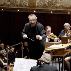 Fröhlich-beschwingt in den Mai mit Herbert Siebert und dem Johann-Strauß-Orchester – Wir verlosen Freikarten
