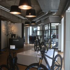 Edle Bikes im abgefahrenen Concept Store – „tri-cycles“ startet am Montag in der Nerostraße/Röderstraße