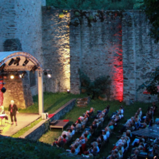 Räuber Hotzenplotz eröffnet am Sonntag die 2. Wiesbadener Burgfestspiele – Drei unterhaltsame Stücke in herrlicher Kulisse