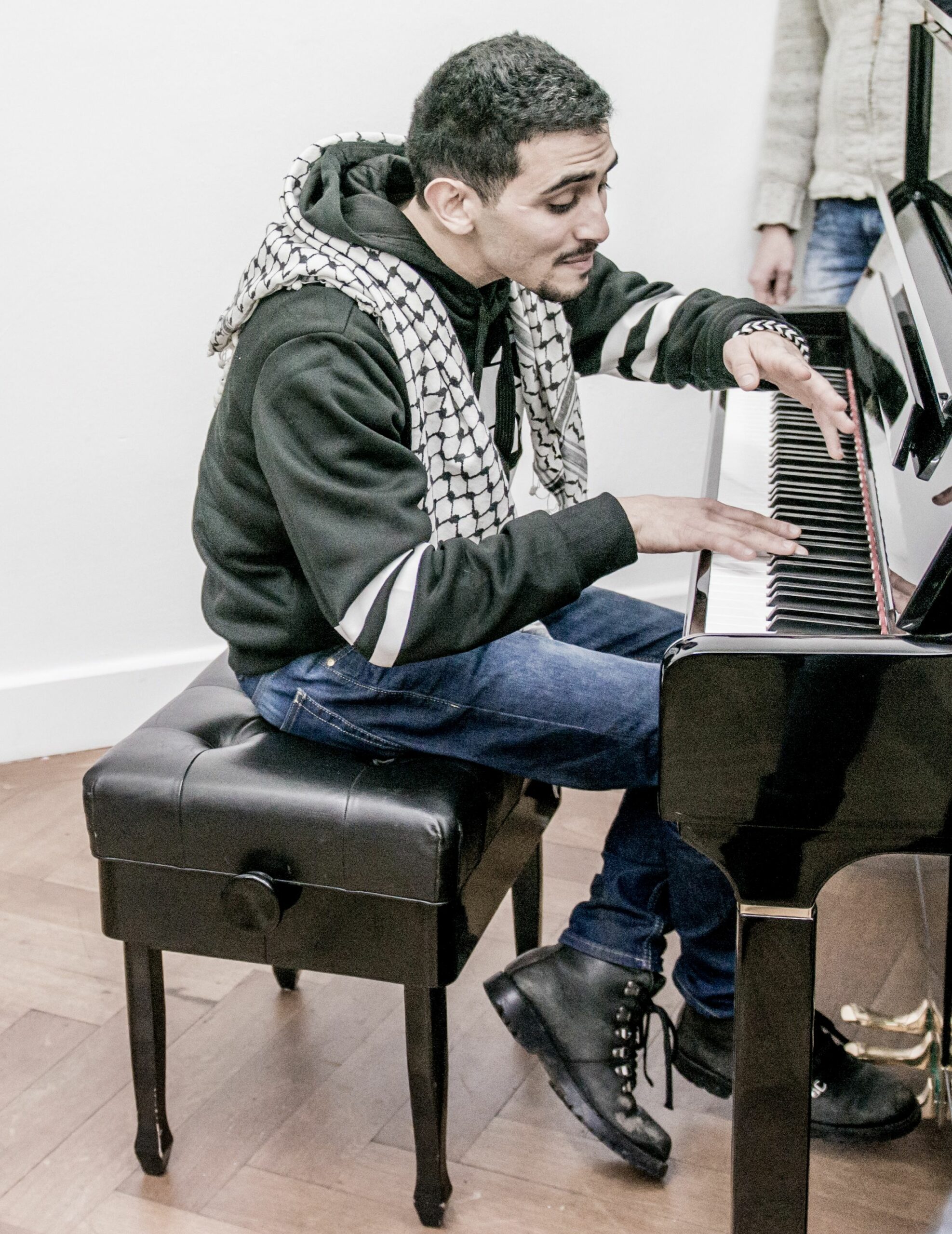 Intensiv, virtuos, emotional und mitreißend: Aeham Ahmad gibt heute Klavierkonzert im Foyer des Staatstheaters