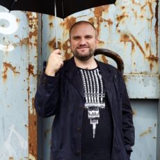 „Ich mag die Reibung“: Belgischer Regisseur Thomas Bellinck bespielt das Alte Gericht – Wiesbaden Biennale in den Startlöchern