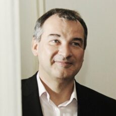 Intendant ohne Bindungsangst: Uwe Eric Laufenberg verlängert vorzeitig als Chef des Staastheaters Wiesbaden – Vertrag bis 2024