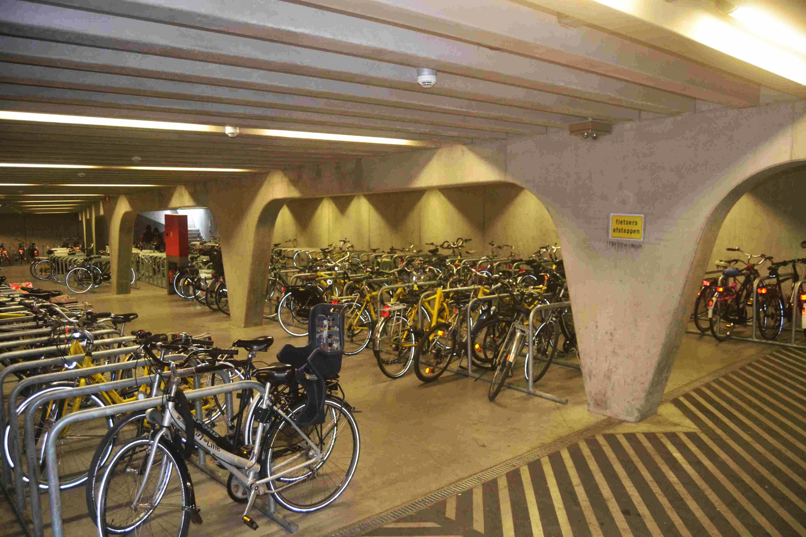 Fahrradparkhaus am Wiesbadener Hauptbahnhof? Gestaltungsbeirat diskutiert Möglichkeiten