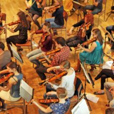 Leidenschaft, Talent, Dialog – Neunzig Nachwuchsmusiker führen Bruckner-Sinfonie in der Ringkirche auf