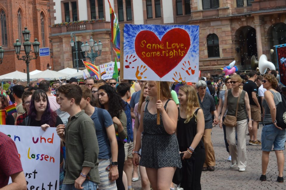 700 demonstrieren bei CSD quer durch die Innenstadt für Akzeptanz und ...