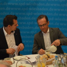 Justizminister Maas verteidigt beim Frühstück Netzgesetz – und würde Ingmar Jungs Wahlkampfmanager feuern