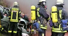 Wohnungsbrand in Walramstraße: Drei Verletzte, Haus unbewohnbar, Falschparker behindern Löscharbeiten