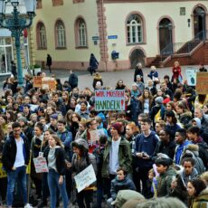 „Zeit, sich offen zu solidarisieren“: Lehrer schließen sich Wiesbadens „Fridays for Future“-Demo an