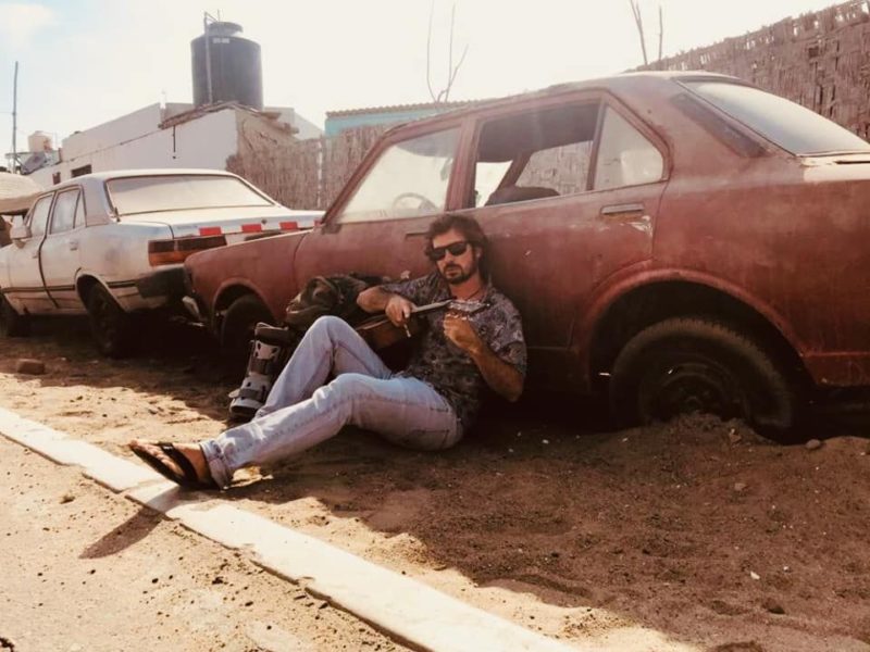 Große Gesten streichen, große Musik erschaffen Okta Logue feiern