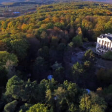 Schloss Freudenberg eröffnet Natur-Kita – mit einem kompletten Park als „Gruppenraum“ / Fachkräfte gesucht