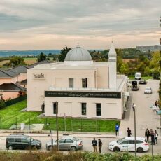 Kalif kommt zum Festakt: Größte Moschee Hessens eröffnet heute in Wiesbaden – Tage der offenen Tür am Wochenende