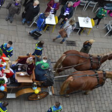 Kinder und Pferde „uff de Gass“: Wiesbaden feiert Fastnacht – OB bei „Mainz bleibt Mainz“ im Stil der 20er