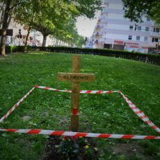 Mysteriöses „Kulturschatz“-Grab auf dem Sedanplatz – Spekulationen und Ermittlungen in alle Richtungen