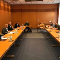 Ergiebiges Treffen: OB verspricht Wiesbadener Wirten u.a. Gastroflächen auf Parkplätzen und Optionen für Stände