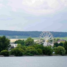 Neue Attraktion in Eltville: Riesenrad am Rheinufer lockt ab Samstag Balkonien-Urlauber aus der Region