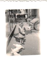 Hüpfseil, Dopsch, Klicker: Als Kinder in den Hinterhöfen spielten – Fotos aus den Jahren 1950-1960 gesucht