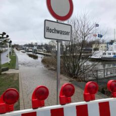 Rhein schwappt über: Hochwasser-Flutungen in Schierstein und Kostheim erwartet / Vorkehrungen laufen