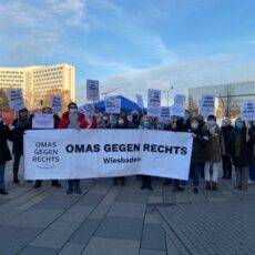 Aufruf zu Respekt, Toleranz & Solidarität – Mahnwache der Omas gegen Rechts am 2. April vor dem Rathaus
