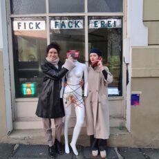 sensor-Straßengespräch: Alina Böhmer (25) & Monica Braun (24), Die Fickfackerei / Werkschau Wiesbaden
