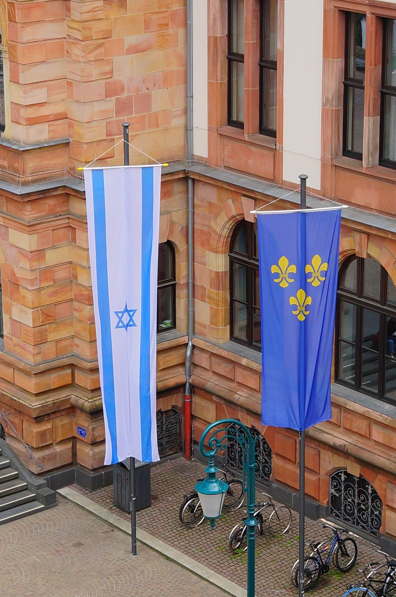 Die Flaggen von Israel und Deutschland
