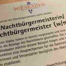 Wiesbadener Nachtbürgermeister:in soll endlich kommen: Stelle ist ausgeschrieben – mit einem kleinen Haken