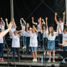 Wenn Kinder und Jugendliche Beethovens 250. Geburtstag im Fußballstadion feiern