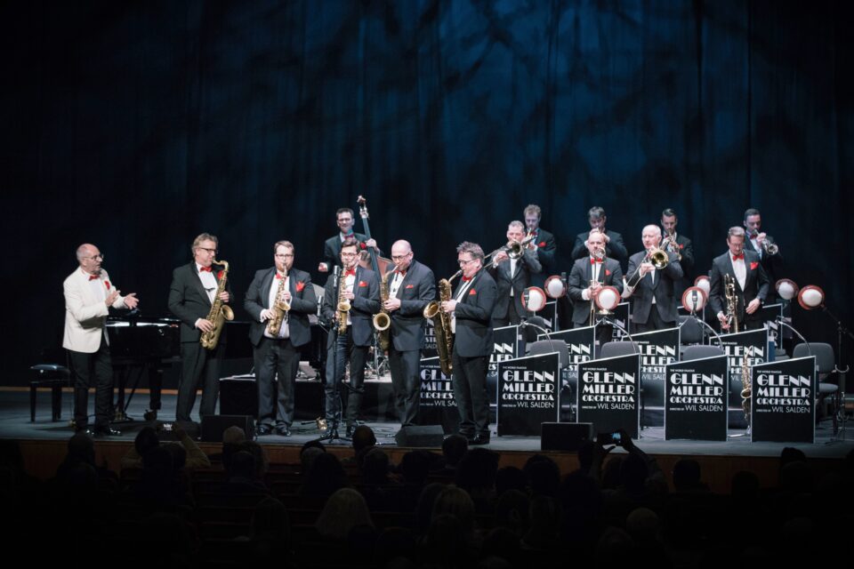 Swing vom Feinsten: The World Famous Glenn Miller Orchestra Directed by 