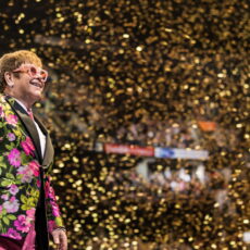 Elton John wird heute 75 – Fans feiern Pop-Ikone in Frankfurt / Magische Reise durch fünf Musik-Jahrzehnte
