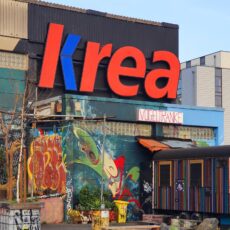 Die ganz(e) verrückte krea-Story: So kaperte Wiesbadener Kulturzentrum die markante Supermarkt-Leuchtreklame