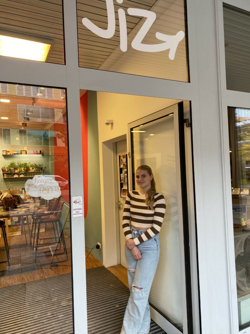sensor-Straßengespräch: Helen Stiebler (21), Studentin & Praktikantin
