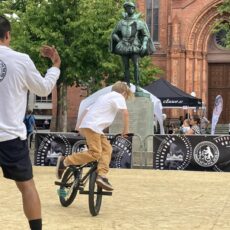 Schlossplatz wird Fahrradplatz: 2. Wiesbaden Bike Experience Days vom 5. bis 7. Mai rund um das Rathaus