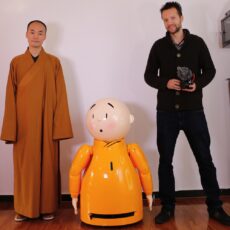 „Buddhismus im Film“ bringt Dalai Lama, Fußball, Zen-Küche und spirituelle Weltreise auf die Caligari-Leinwand