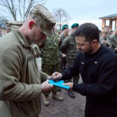 Munition und Autogramm – Der überraschende Wiesbaden-Besuch des ukrainischen Präsidenten Selenskyj