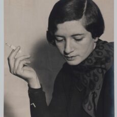 Ilse Leda fotografiert von Hugo Erfurth, anlässlich ihrer Heirat 1932 mit Friedrich Vordemberge-Gildewart © Museum Wiesbaden, Archiv Vordemberge-Gildewart.
