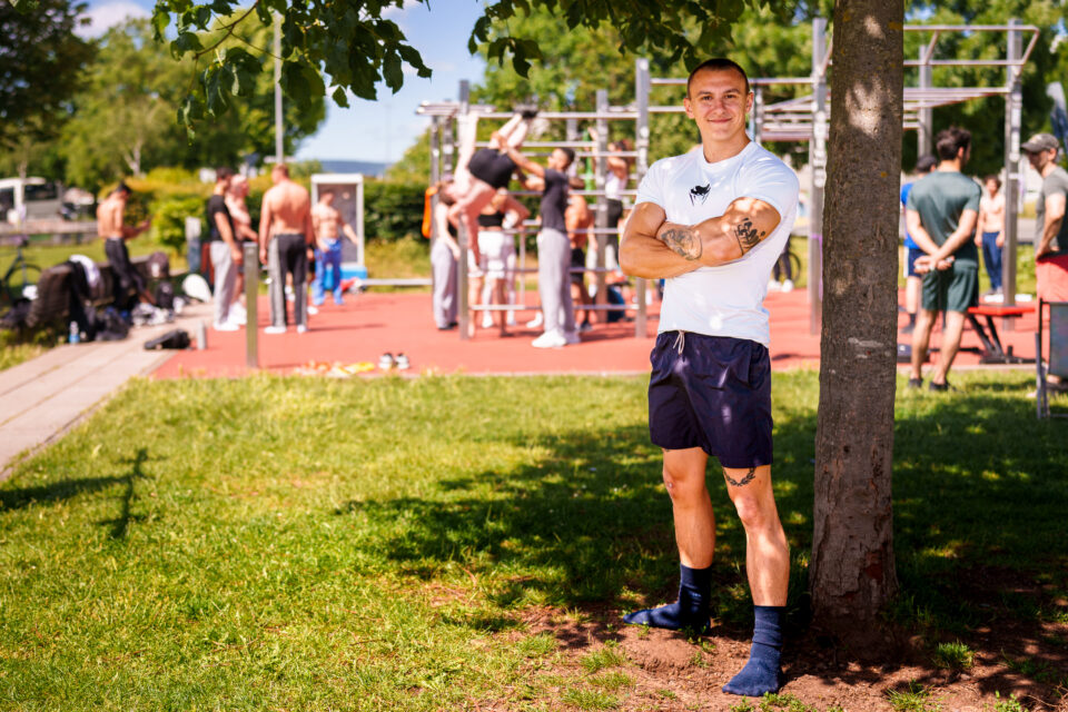Rene Asaj am Calesthenics Park Schlachthof. Foto von E. Spieske.