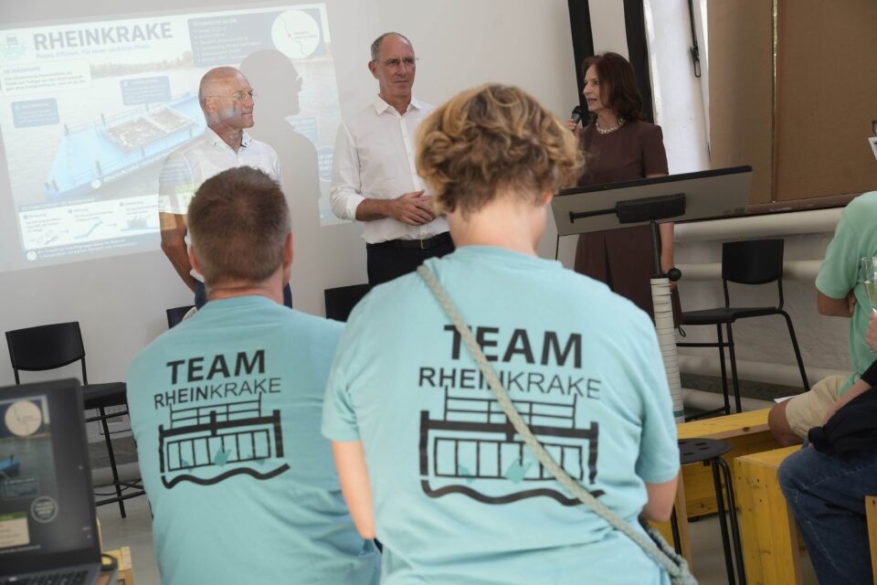 Das Team aus Köln unterstützt die Initiative bei dem Projekt. V. li. n. re.: Prof. Andreas Fath, Thomas Ranft, Dr. Sibylle Bimmermann. Foto: Clemens Molinari